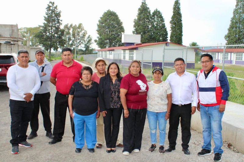 Diputada Local Brenda Cecilia Villantes, visita obra de adoquinamiento.